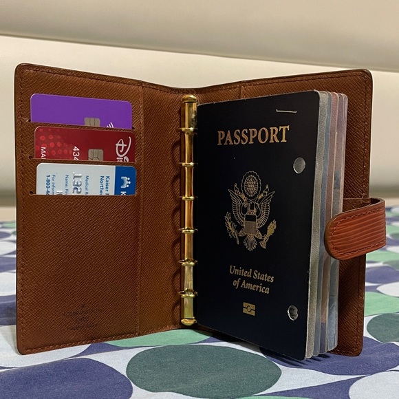 Louis Vuitton Epi Brown Leather Agenda/Passport Holder - Picture 1 of 13